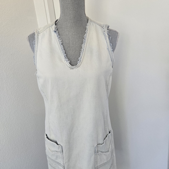 Blank NYC All About Me Light Wash Denim Frayed Shift Dress size Medium - Picture 5 of 16